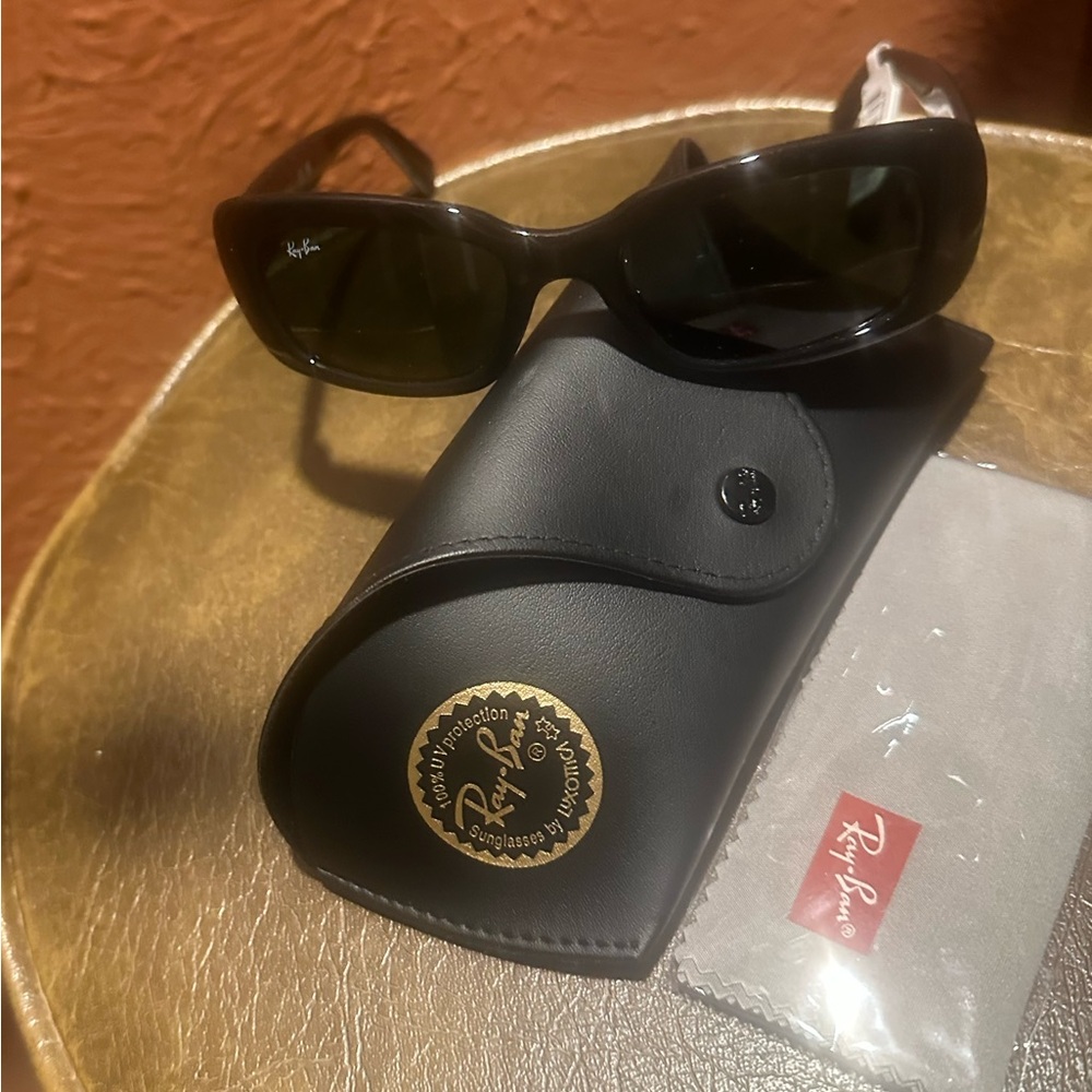 NEW Rectangular black Ray-ban Sunglasses. NWT - image 5